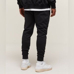 NWT GYMSHARK Men's Crest Joggers
Slim Fit Sz. M